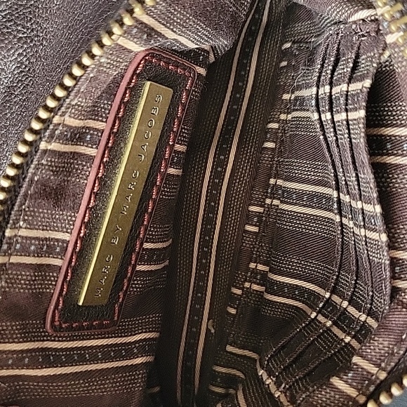 MARC BY MARC JACOBS LEATHER WRISTLET - Picture 8 of 12